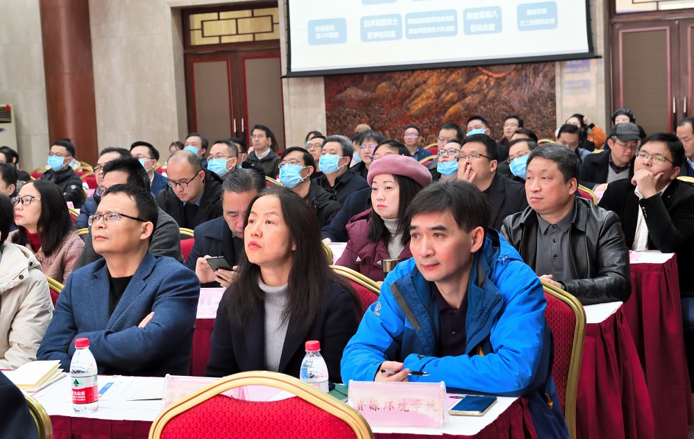 与会代表认真聆听会议(拍摄人:科技处).JPG