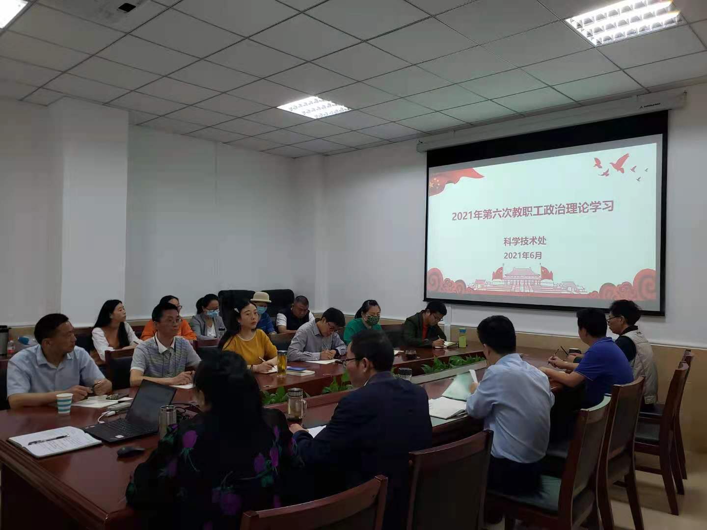 第六次教职工政治理论学习现场图片.jpg
